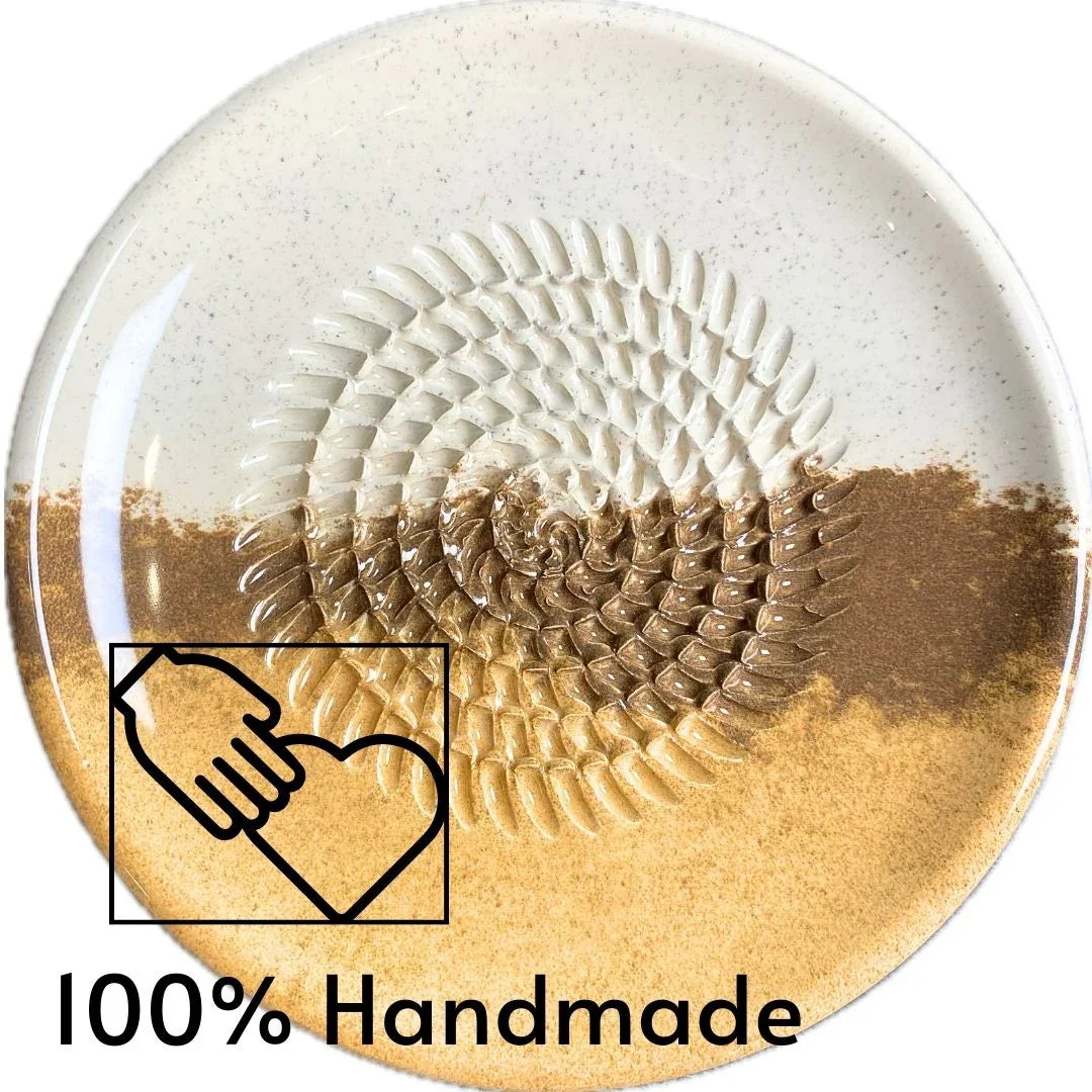 Arena – Handmade Ceramic Grater Plate, Sand-Colored Garlic & Spice Grater